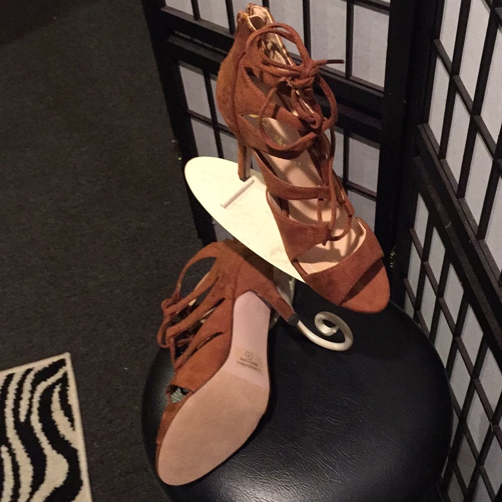 Shoes - Picture 4 of 4